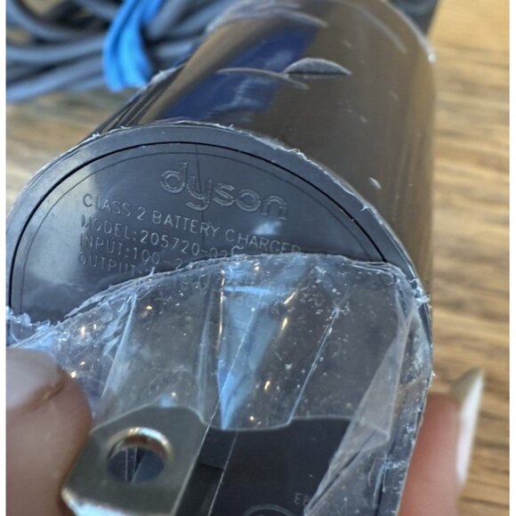 Genuine Replacement Charger for Dyson Vacuum V6 V7 V8 205720-02 Battery - Picture 3 of 3